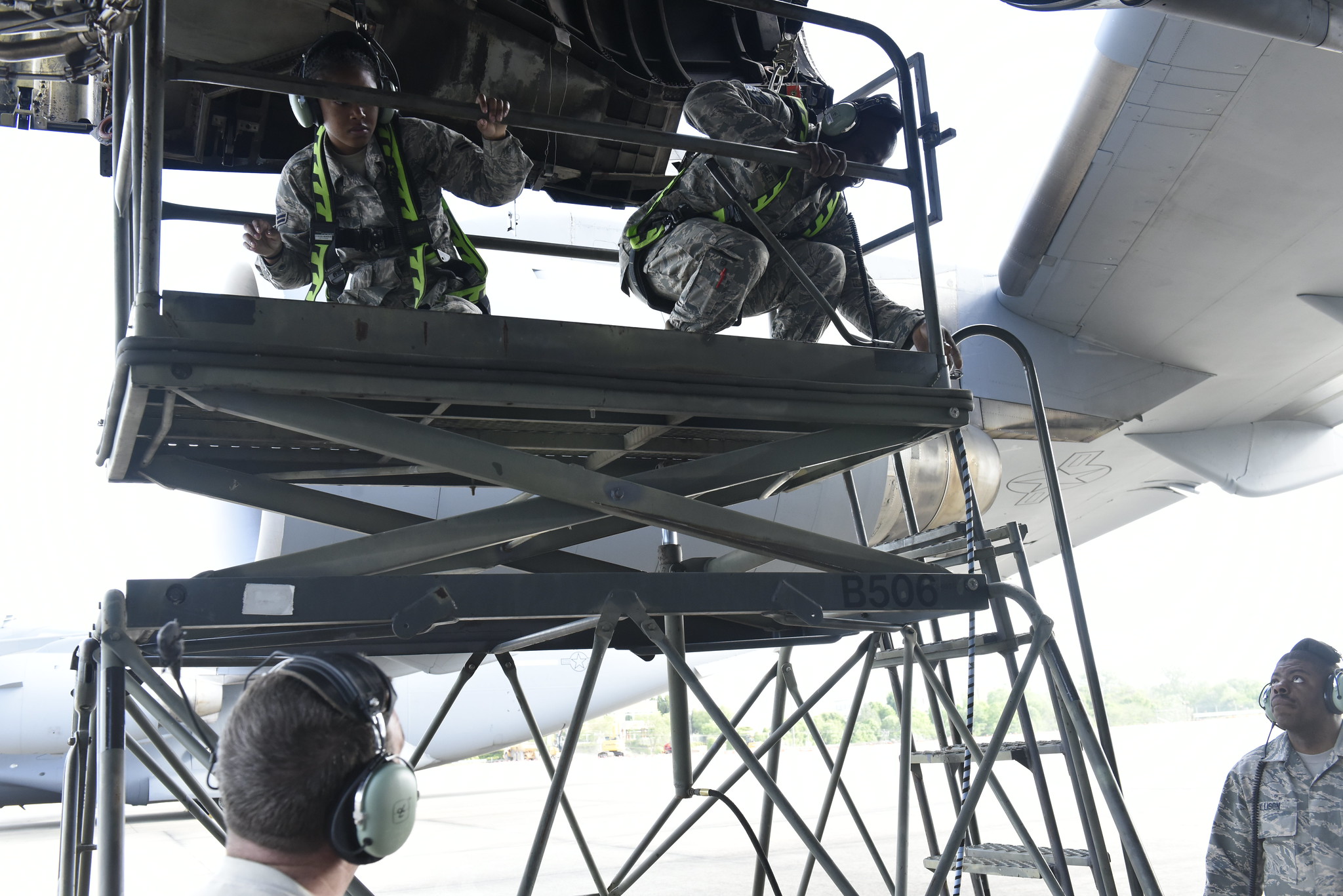 A photo of maintainers working on a C-17 engine on the flightline of the north carolina Air national Guard. 